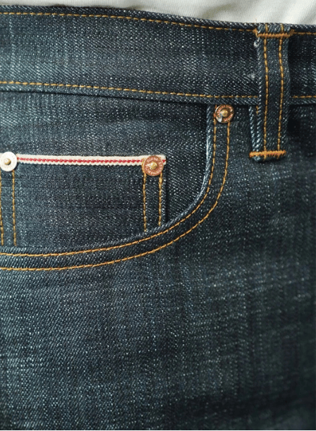 Saku depan raw denim