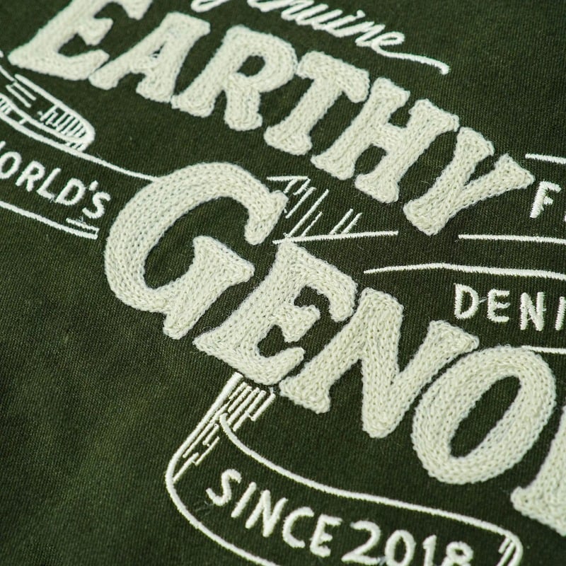 Bordir logo Earthy Genova pada jaket hijau